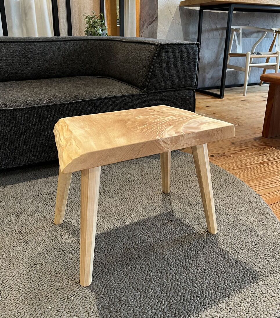 栃一枚板サイドテーブル | 無垢一枚板「栃」テーブル【上杉木材店