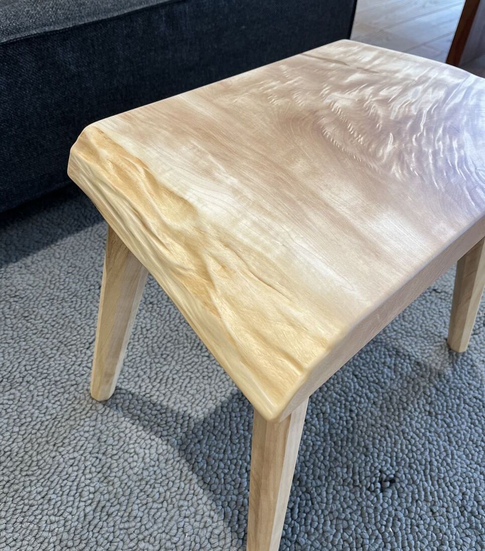 栃一枚板サイドテーブル | 無垢一枚板「栃」テーブル【上杉木材店